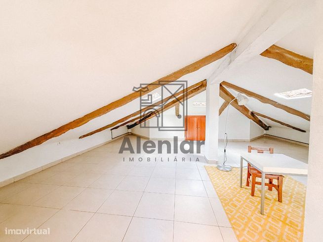 Moradia Espaçosa e Bem Localizada no Centro de Alenquer-19