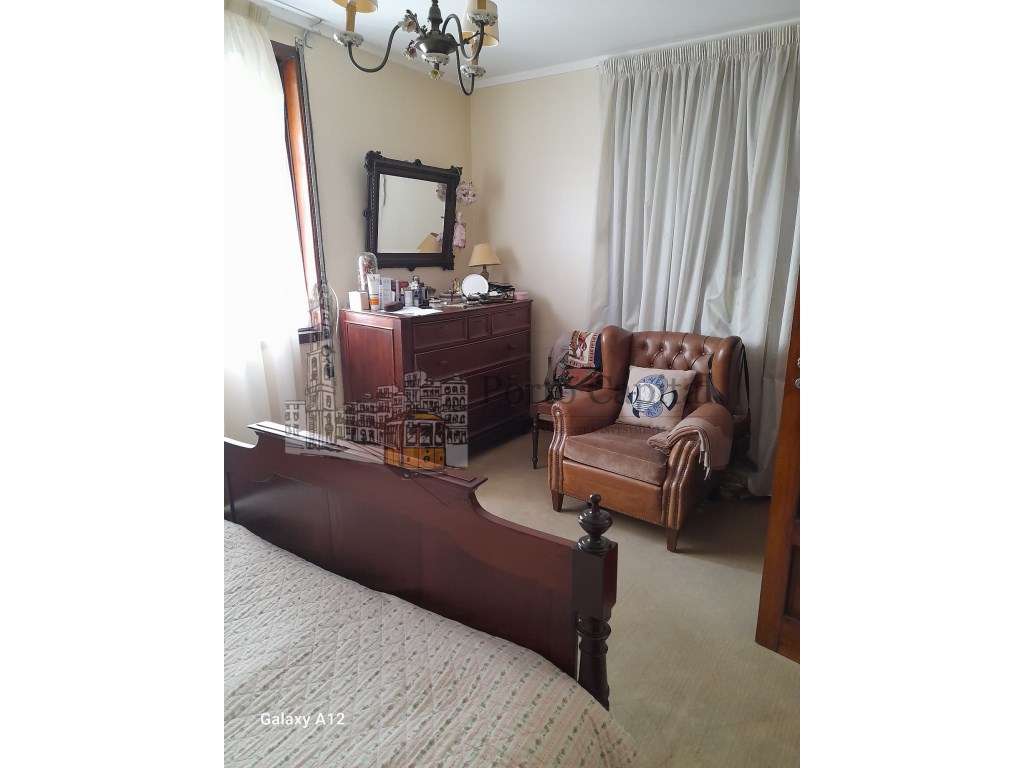 EXCELENTE MORADIA T5+1 NAS ANTAS, COM GARAGEM, ARRUMOS E QUINTAL - Grande imagem: 4/32