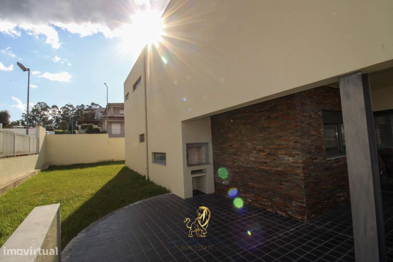 Moradia T5 Seminova-36