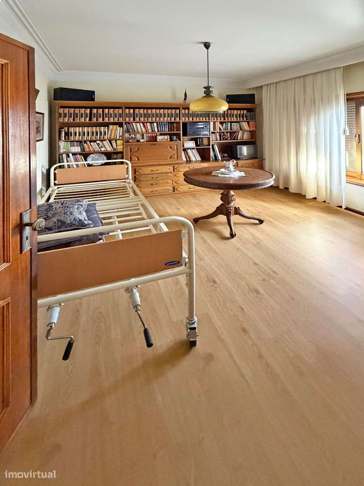 Moradia T4 de três frentes em Baguim do Monte - Exclusivo-10