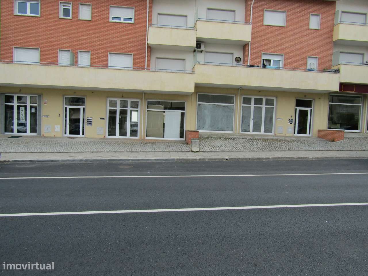 Loja comercial, Miranda do Douro - Grande imagem: 4/19