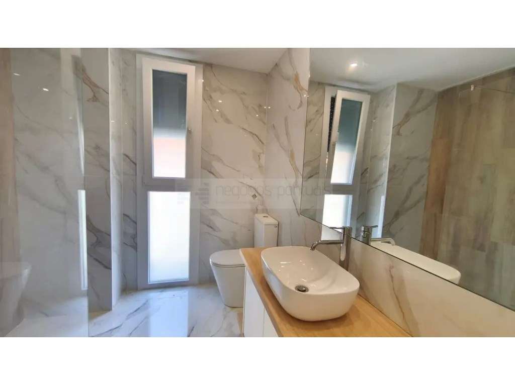 Moradia Geminada T4, com 2 suites-10