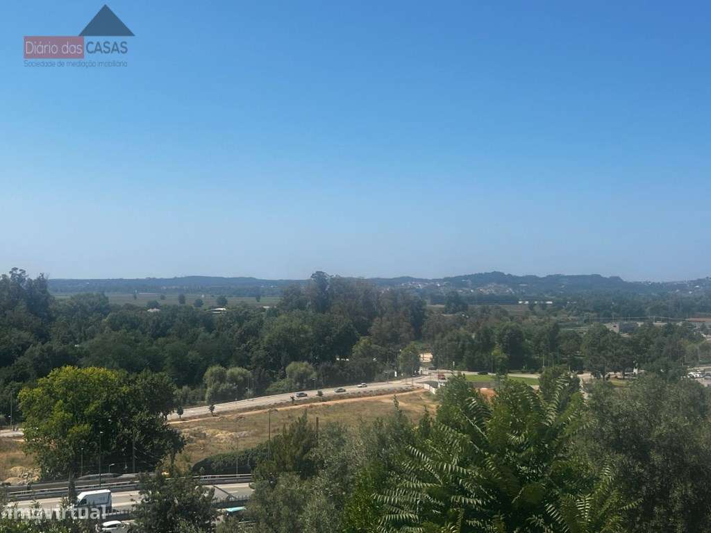 T1 totalmente remodelado com varanda e vista para a Mata do Choupal...-11