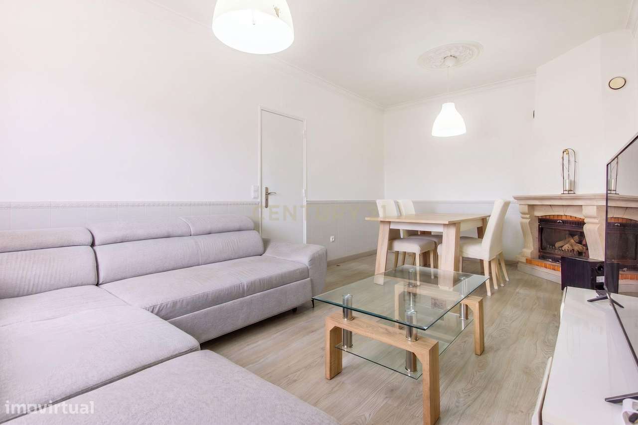 Excelente Apartamento de 4 Assoalhadas com Terraço e Sótão Independent-5