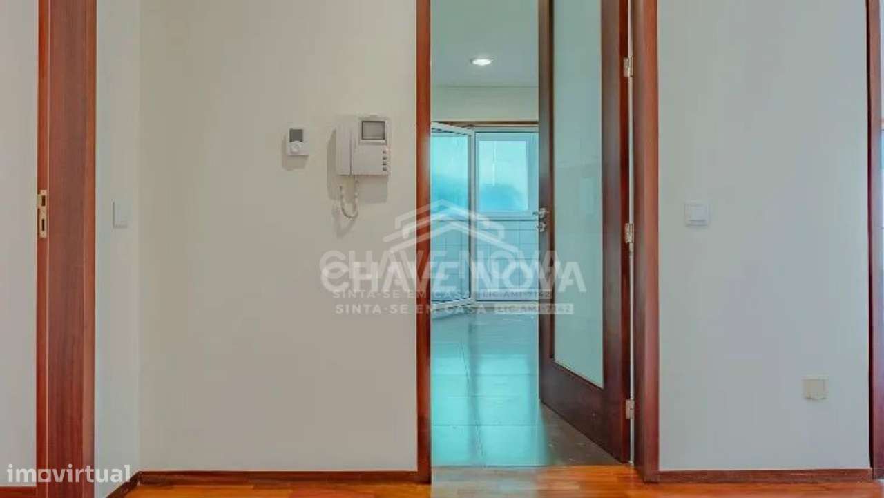 Apartamento T2 Praça das Flores, Porto-11