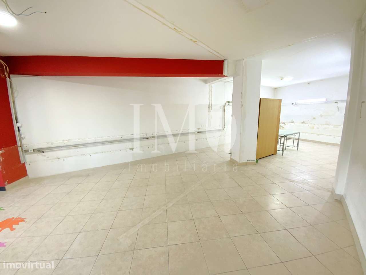 Loja com 100m2 ideal para investimento habitacional - Centro de Amares - Grande imagem: 5/8