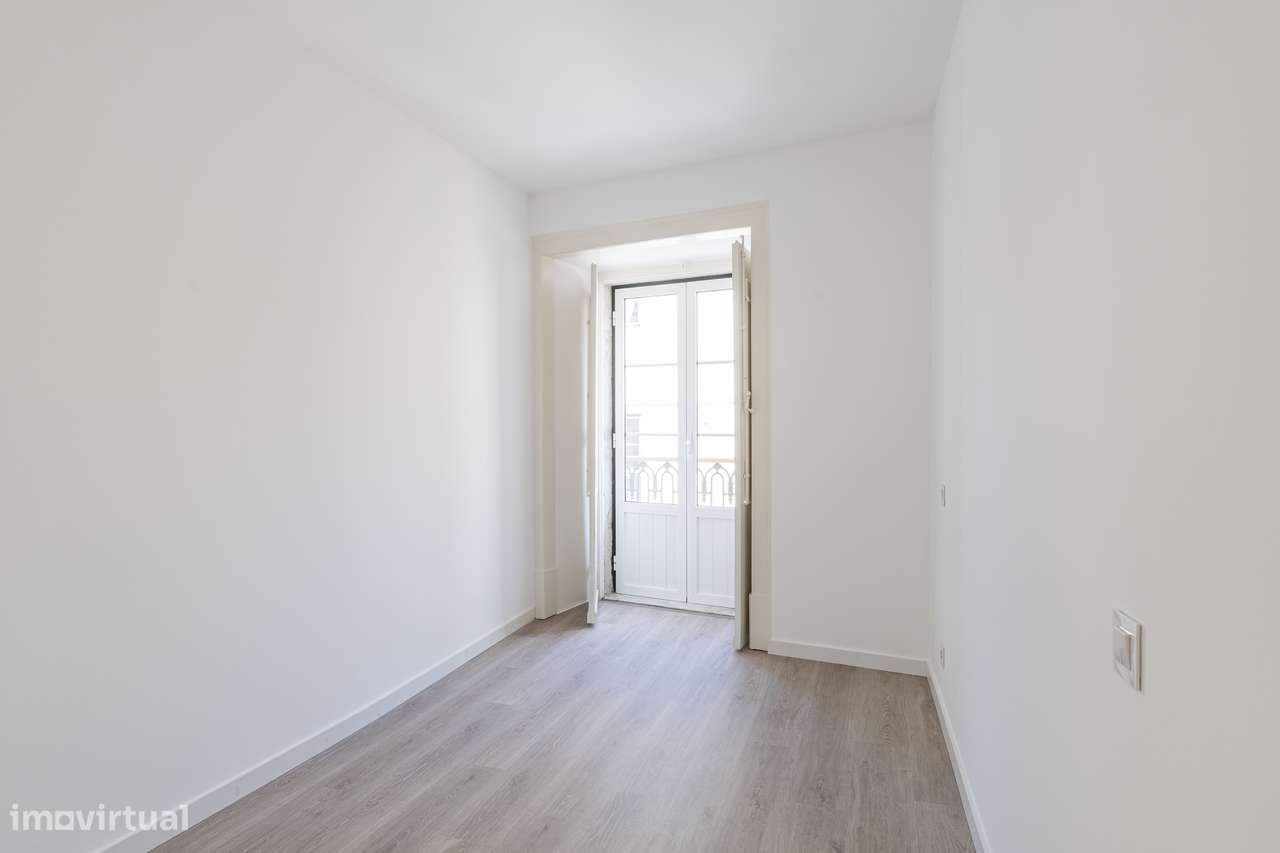 T2+1 Remodelado com Logradouro no Centro de Oeiras-8