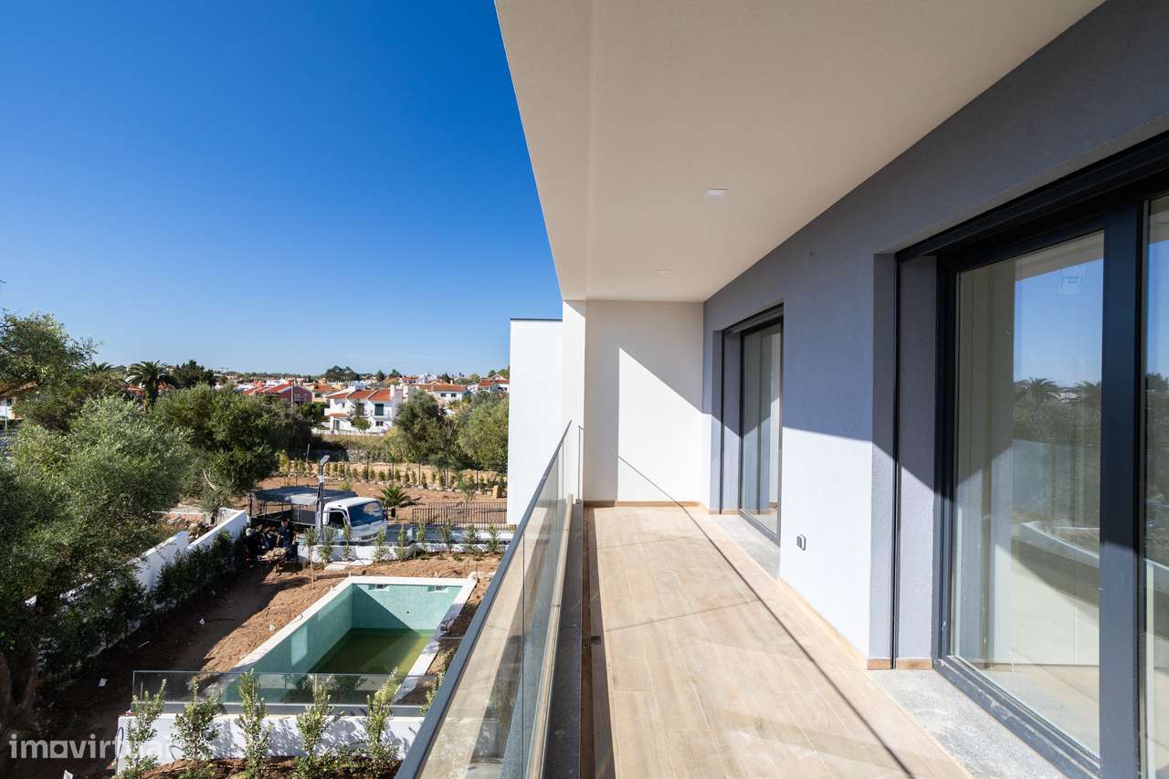 Moradia T4 com piscina privativa em Manique - Grande imagem: 4/60