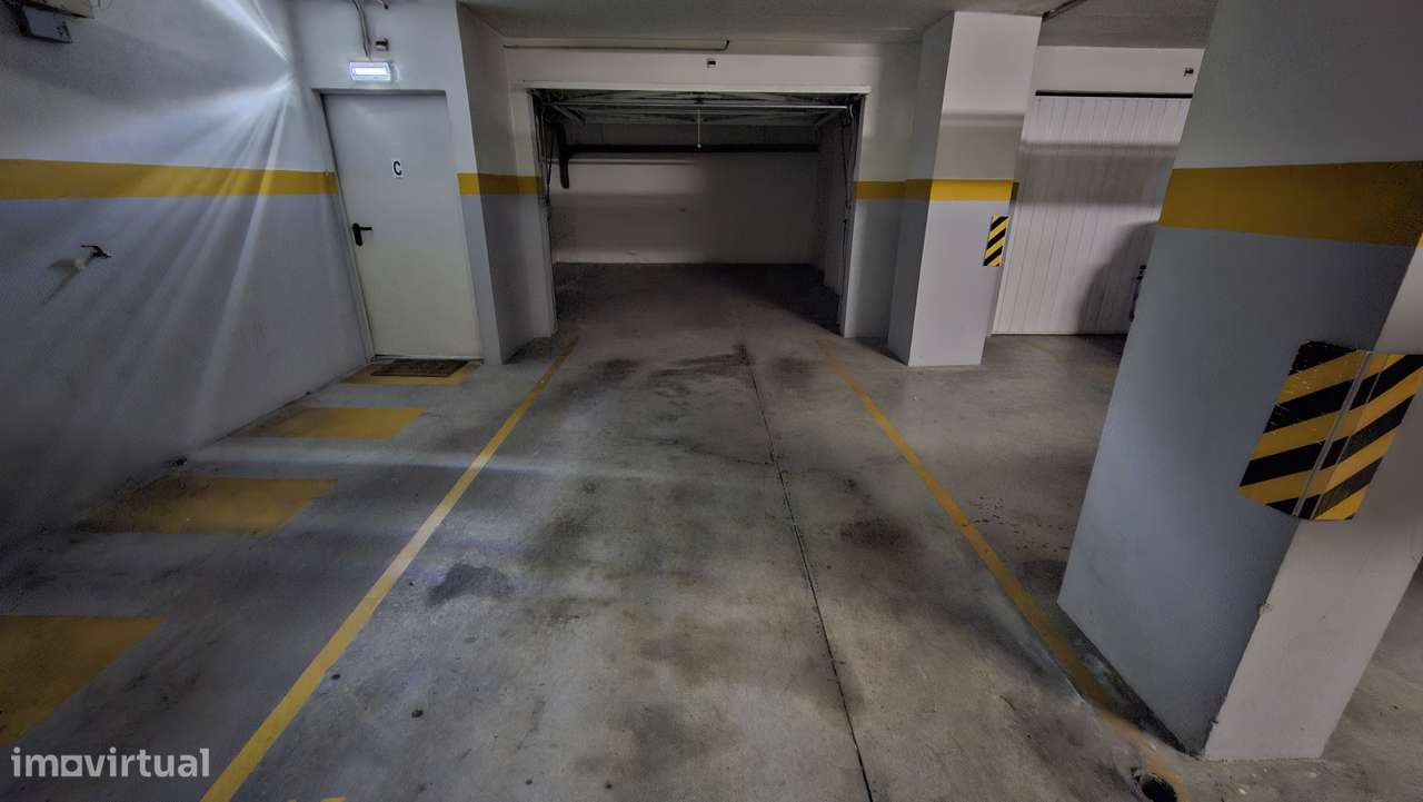 Apartamento T3 com 206m2  Box e 1 lugar estacionamento Pinhal Novo-15