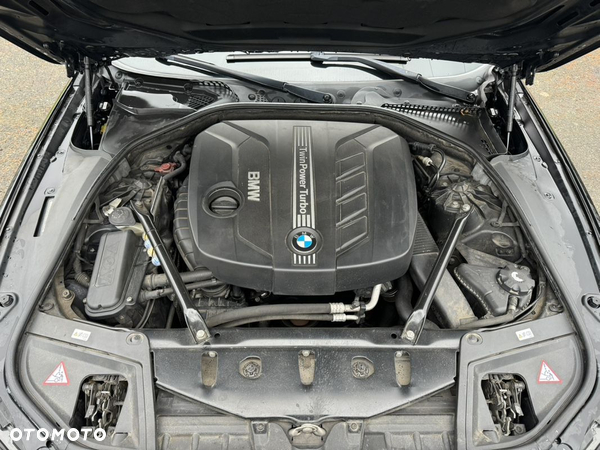 BMW Seria 5 525d xDrive - 23