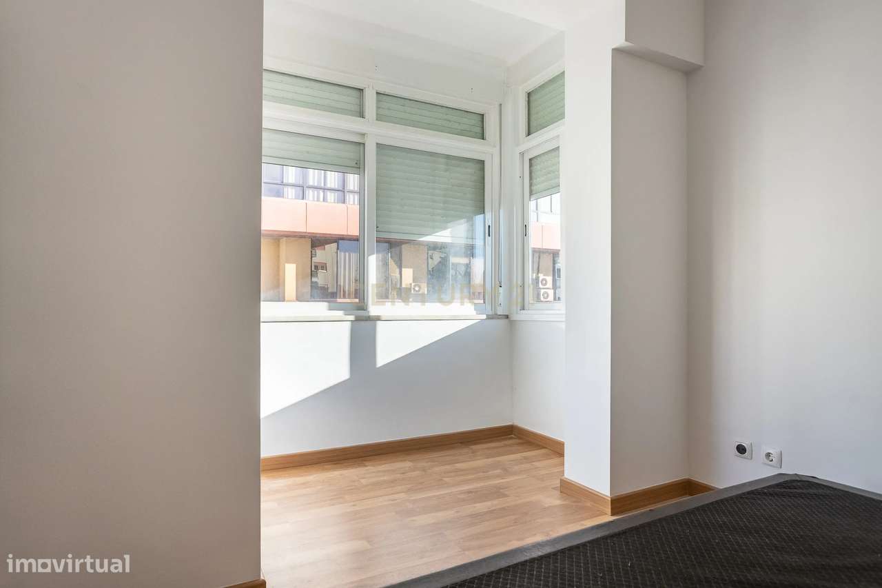 APARTAMENTO | 2 Quartos | 1 Casa de Banho | Renovado | Arrecadação | �-45