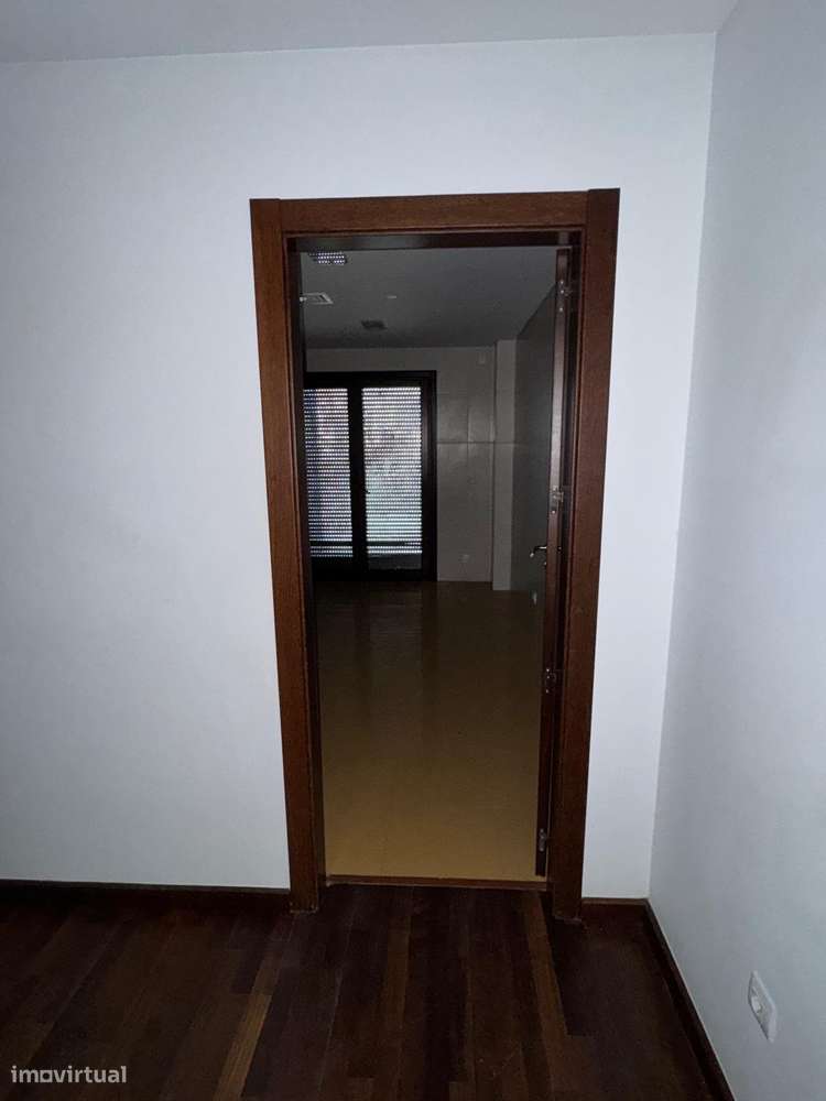 Imóvel de banco :T4 com varanda, garagem em Torres Vedras-30