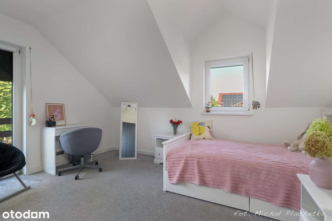 Dom z pięknym ogrodem, klimatyzacją, fotowoltaiką.-12