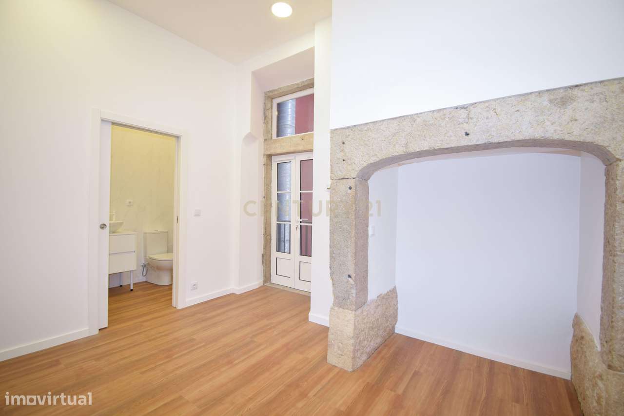 Apartamento T2 renovado na Rua dos Fanqueiros-11