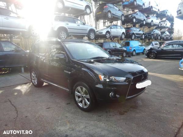 Bancheta spate Mitsubishi Outlander 2010 SUV 2.2 DIESEL - 2