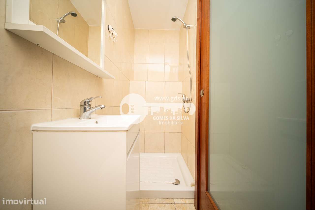 Moradia T3 com estabelecimento comercial em Dume, Braga-36