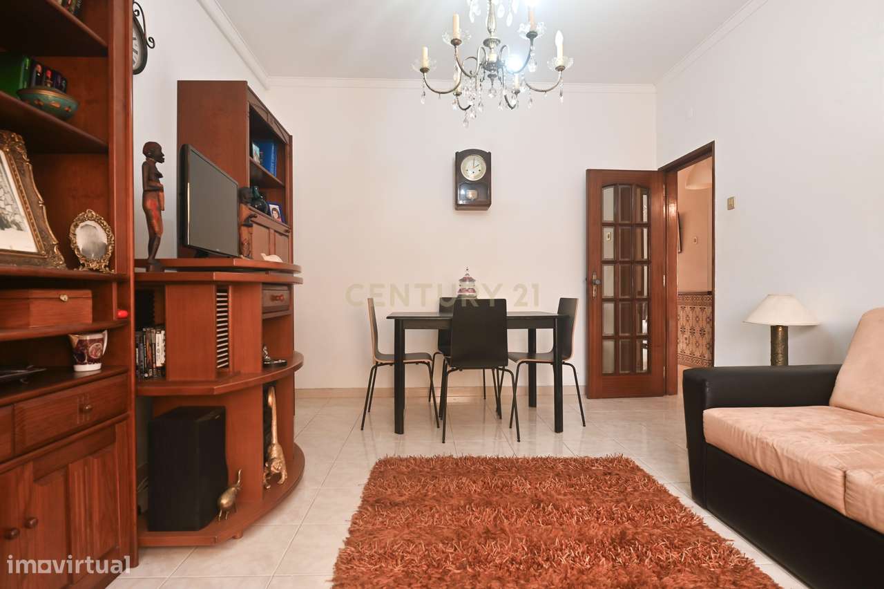 ANDAR DE MORADIA T3 COM LOGRADOURO E JARDIM - QUEIJAS (OEIRAS) - Grande imagem: 4/31