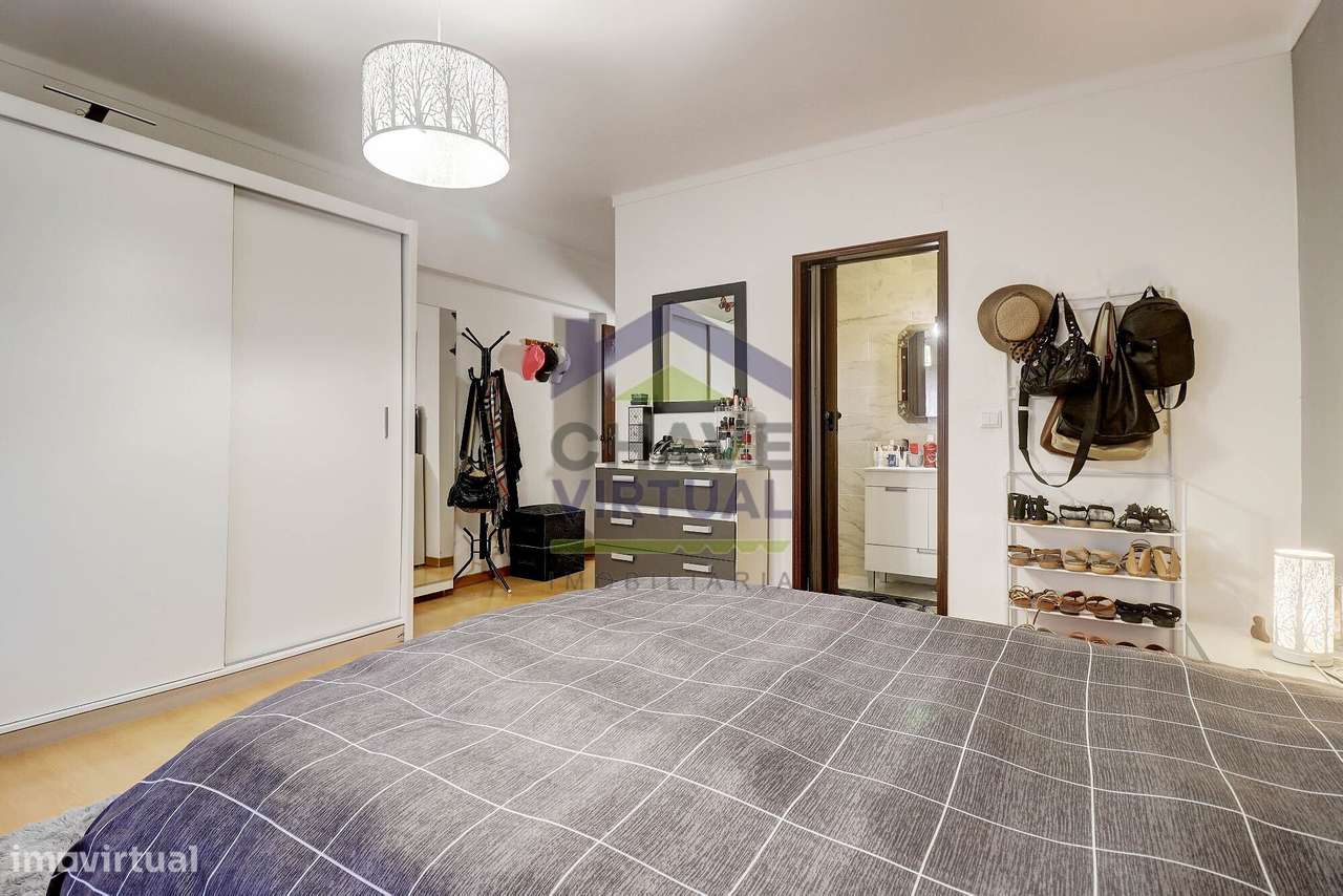 Apartamento T3 com Sótão Amplo - Centro Bombarral-28