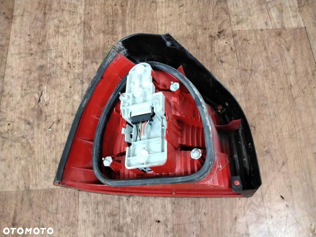 AUDI A3 8L LAMPA TYŁ PRAWA - 2