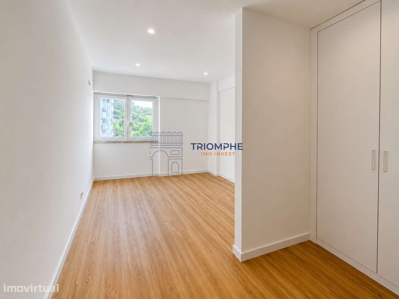 Apartamento T3 totalmente remodelado com duas varandas-15