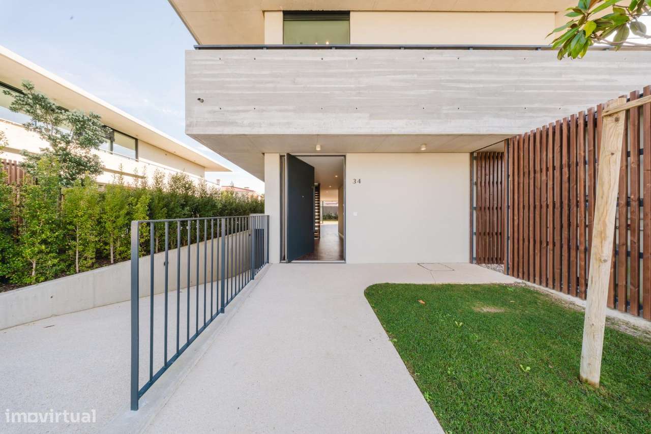 Moradia T4 Isolada com Piscina Privativa no Sandwoods, Cascais - Grande imagem: 2/36