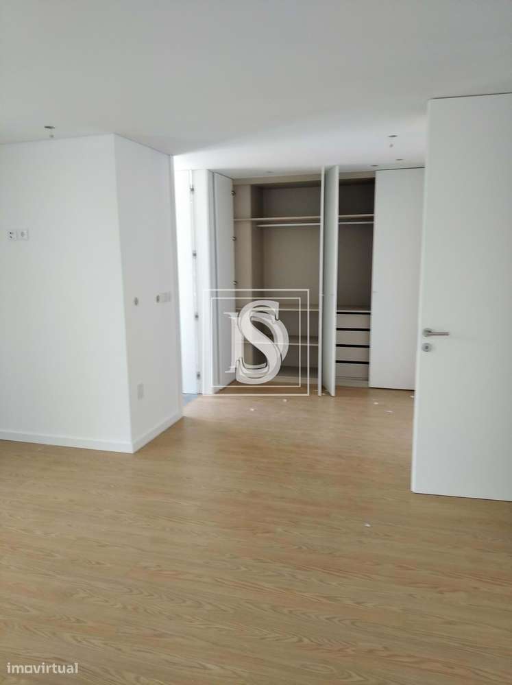 Moradia  T3 em Gaveto no Coração de Lamaçães.-5