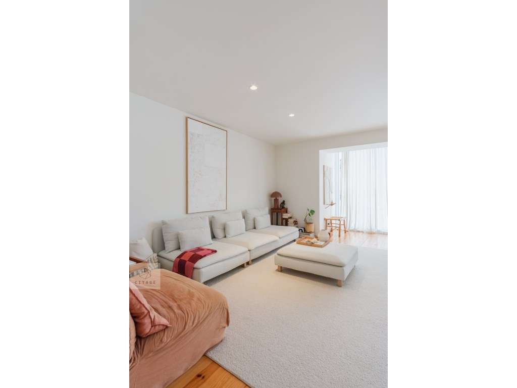 Apartamento T4 com garagem e terraço em Belem-4