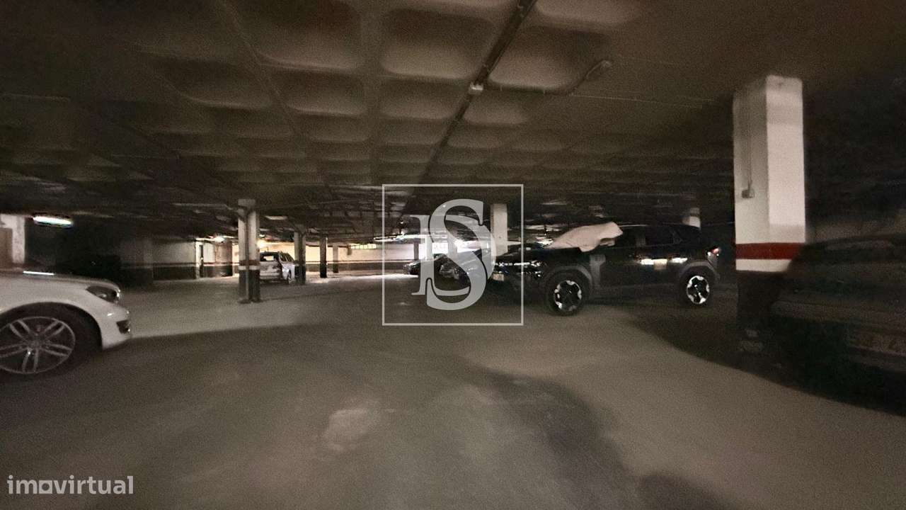 Apartamento T3 Renovado com Parqueamento em Alhos Vedros-27