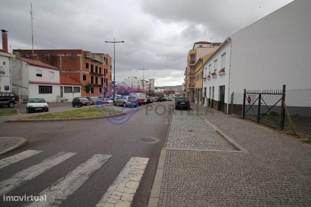 Apartamento T3, num 3º andar, no centro de Macedo de Cavaleiros.