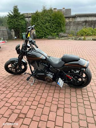 Harley-Davidson Softail Breakout - 10