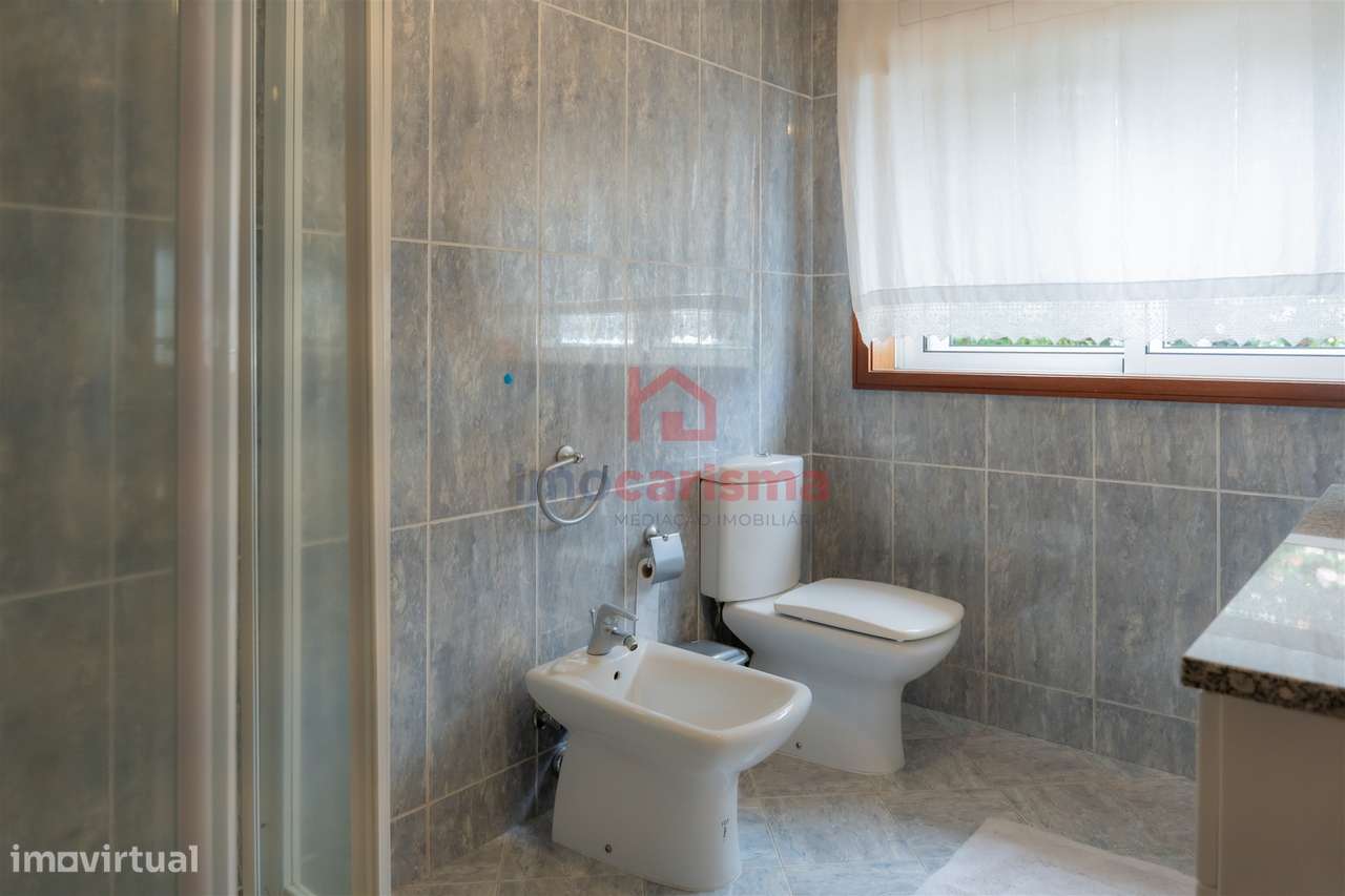 Moradia T4 transformada em T5 em Sanfins de Ferreira, Paços de Ferreir - Grande imagem: 5/60