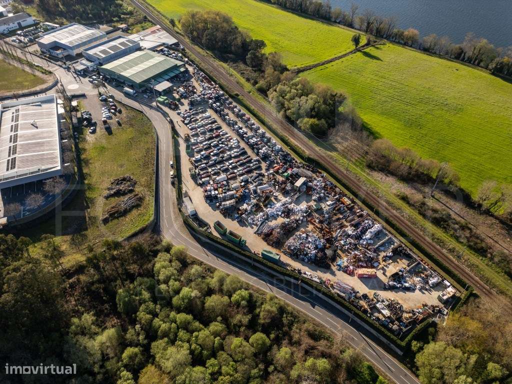 ARMAZÉM INDUSTRIAL DE RECICLAGEM - VILA NOVA DE CERVEIRA - Grande imagem: 2/53