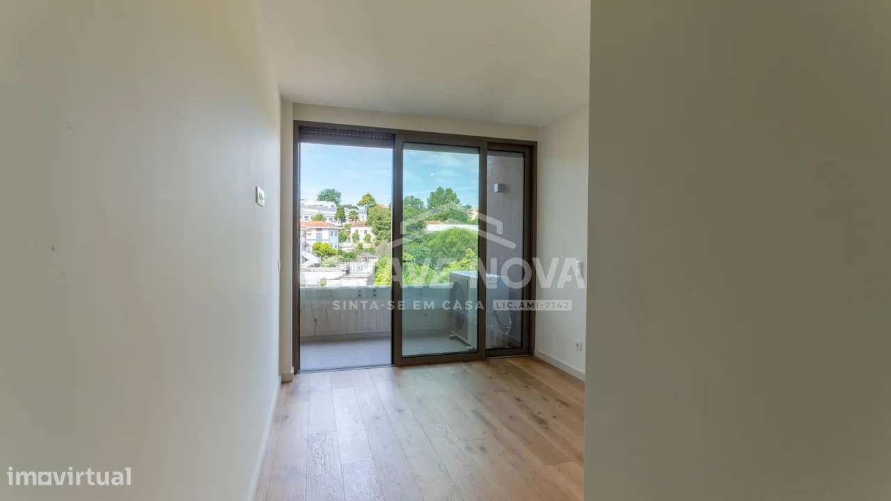 T2 c/ Garagem e Piscina em Oliveira do Douro-34