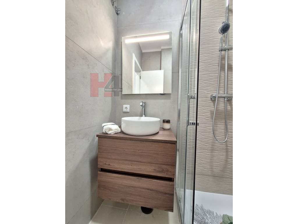 Apartamento T3 totalmente remodelado em Benfica-18