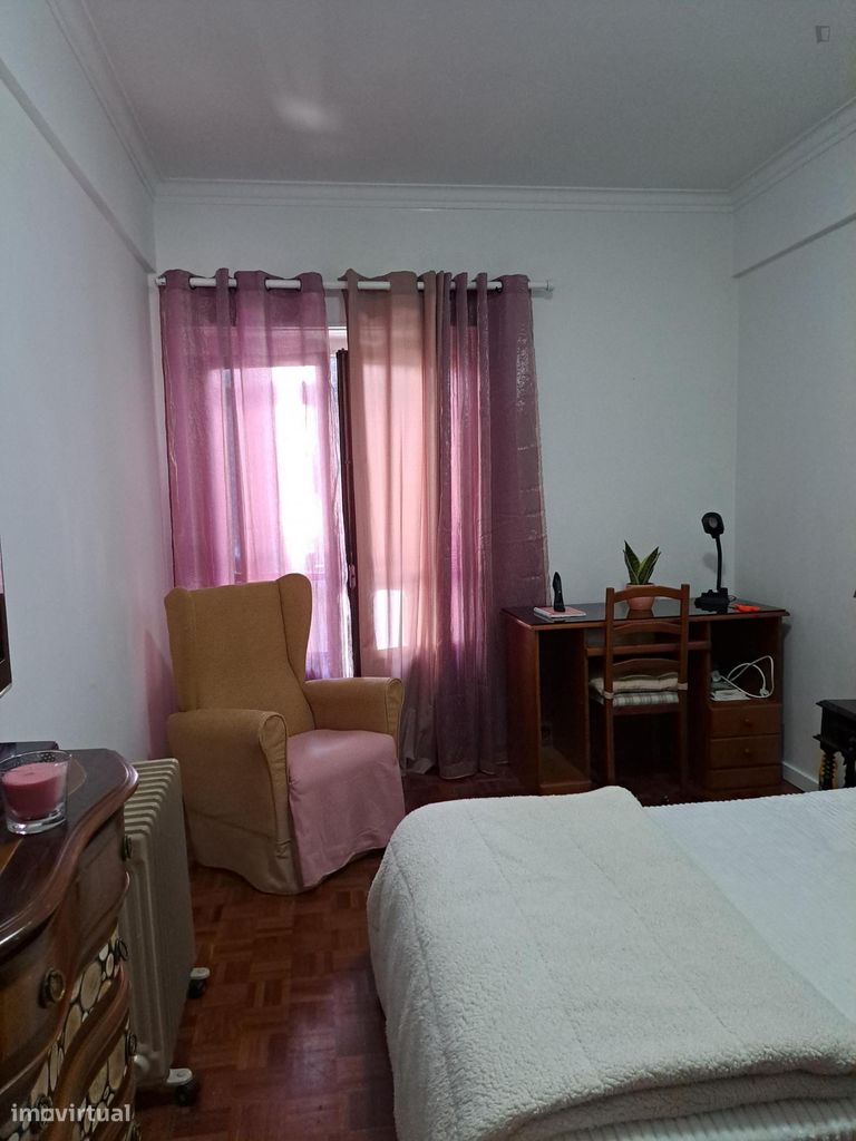 684488 - Quarto em apartamento com 3 quartos