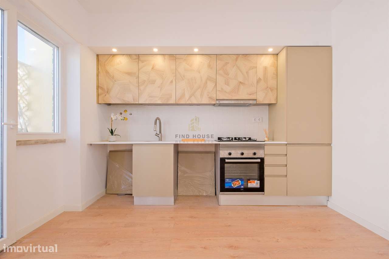 Apartamento T2 totalmente remodelado no centro de Almada-10