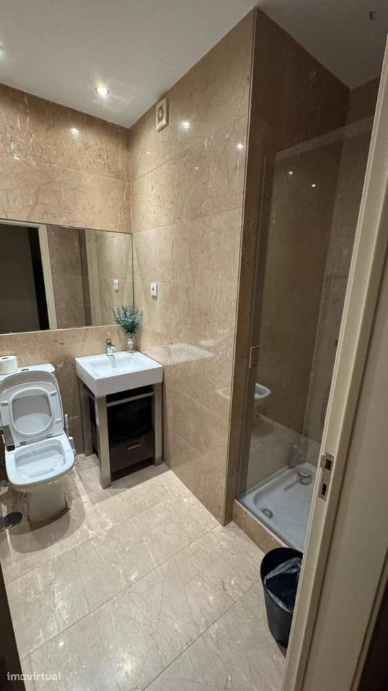 Quarto - localizado em Campo Grande Lisbon - Grande imagem: 5/5