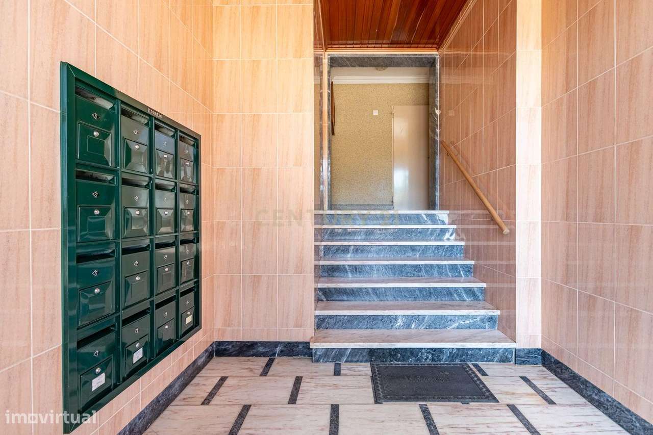 Apartamento T2 à Venda em Vale Flores-12
