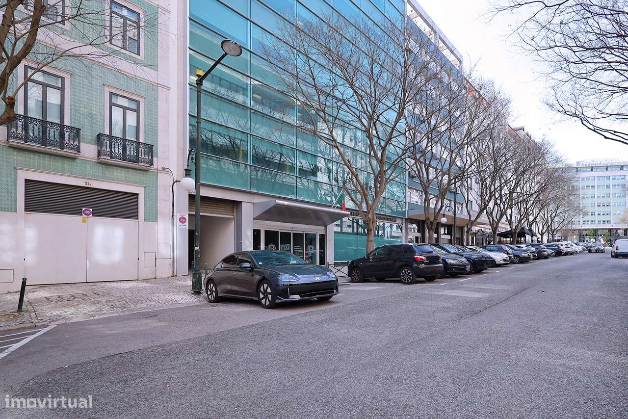 Apartamento T2 - Junto à Av. Liberdade - Totalmente Mobilado - Garagem-36