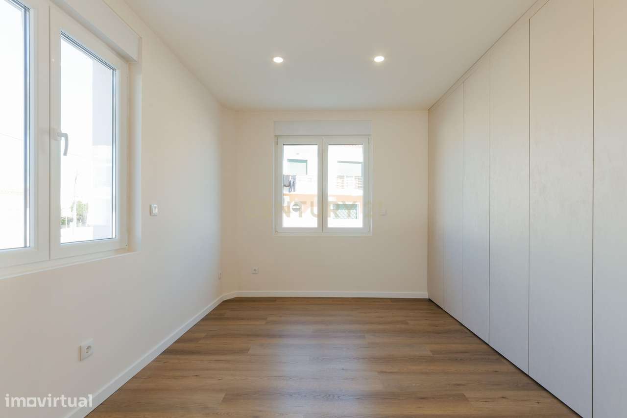 Apartamento T3 moderno e espaçoso no coração do Pinhal Novo-23