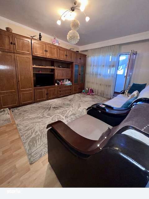 Tomis Nord-3 camere decomandat cu gaze-1