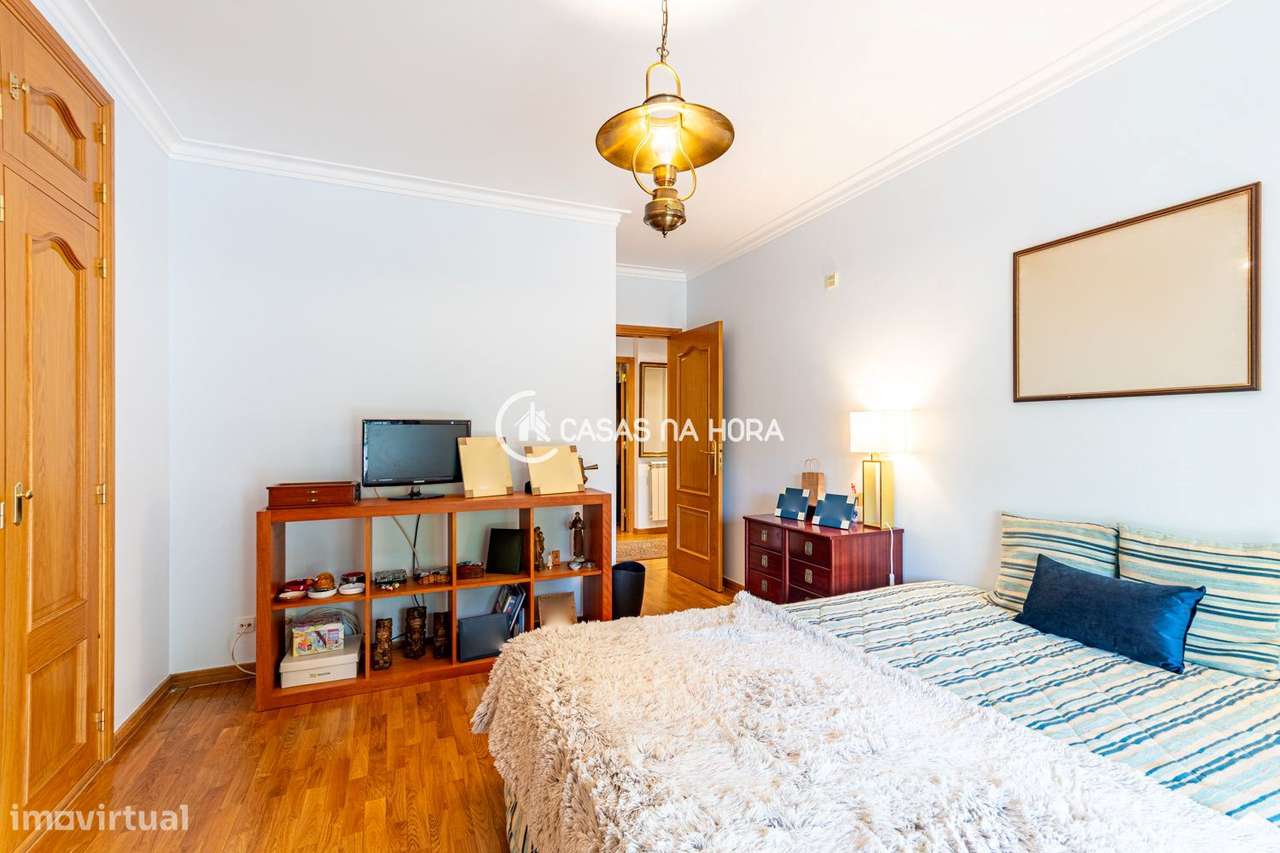 T2 com terraço enorme na Rua Paul Harris, no bairro do  Buzano.-16