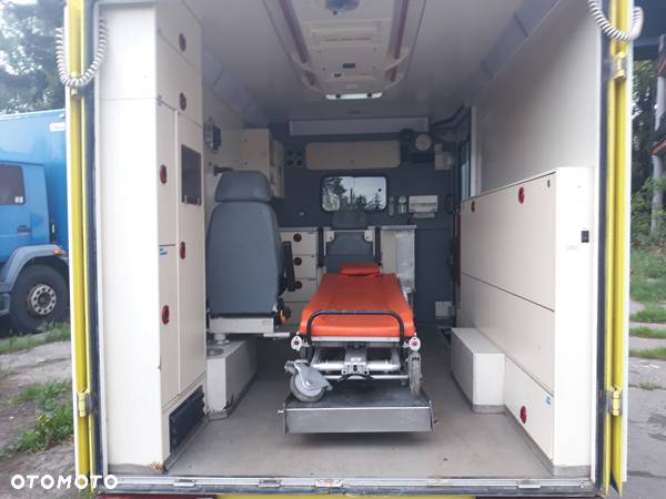 Mercedes-Benz Sprinter 312D AMBULANS - 13