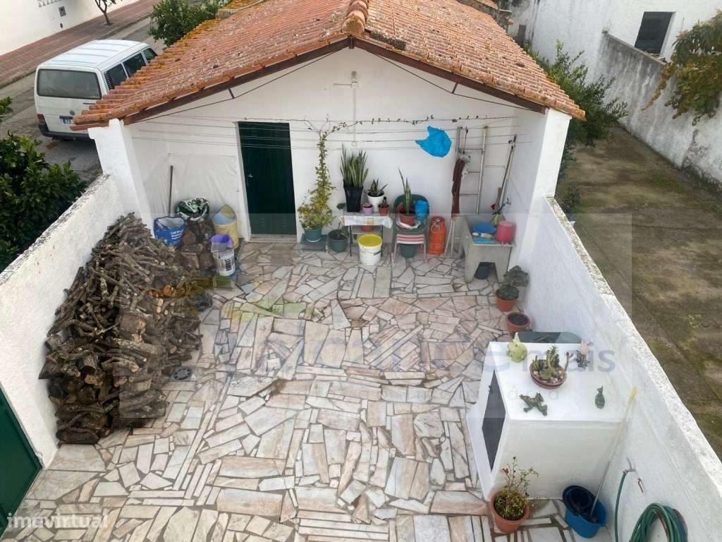 Excelente Moradia com Espaço Comercial em Vale de Vargo-11