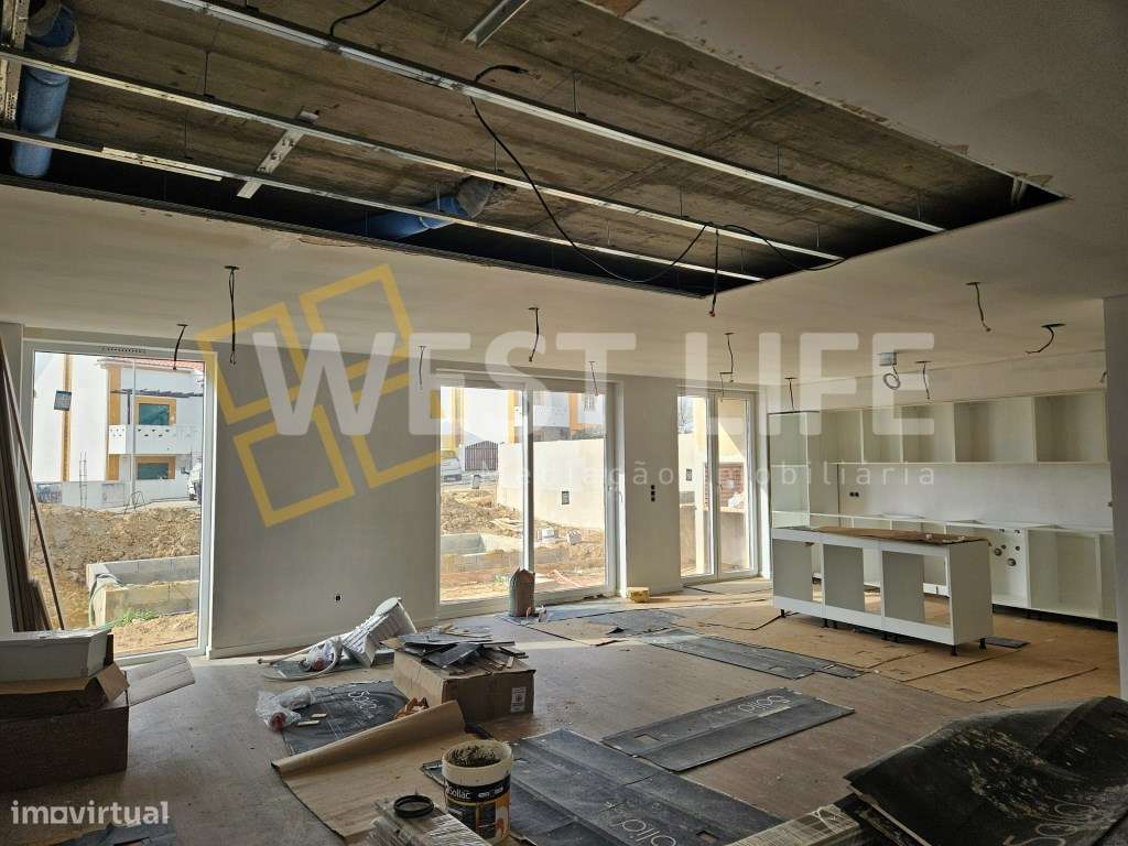 Moradia T4 com jardim, logradouro e terraço - NOVA - Grande imagem: 4/24