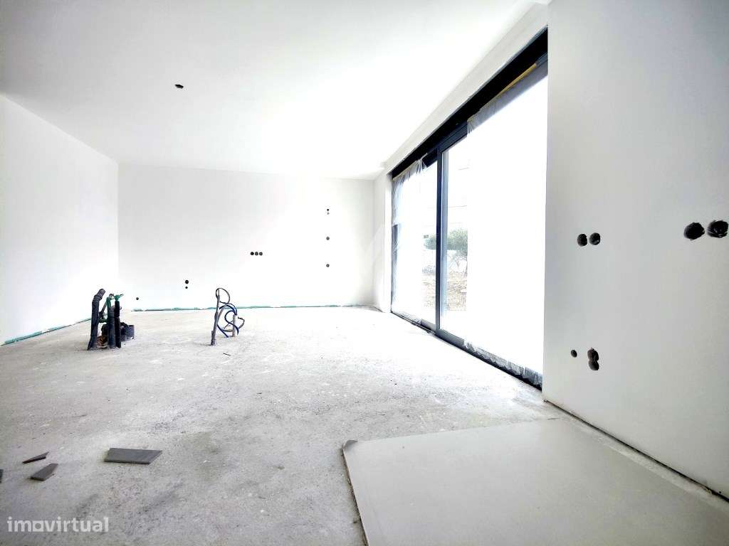 Moradia T4 térrea, situada em Forjães - Grande imagem: 4/36