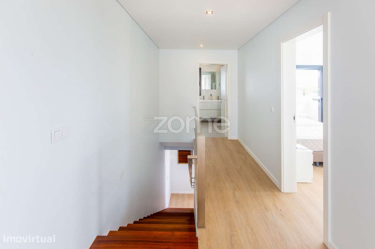 Moradia T3 Nova com Terraços Panorâmicos e Vista Mar na Atalhada-20