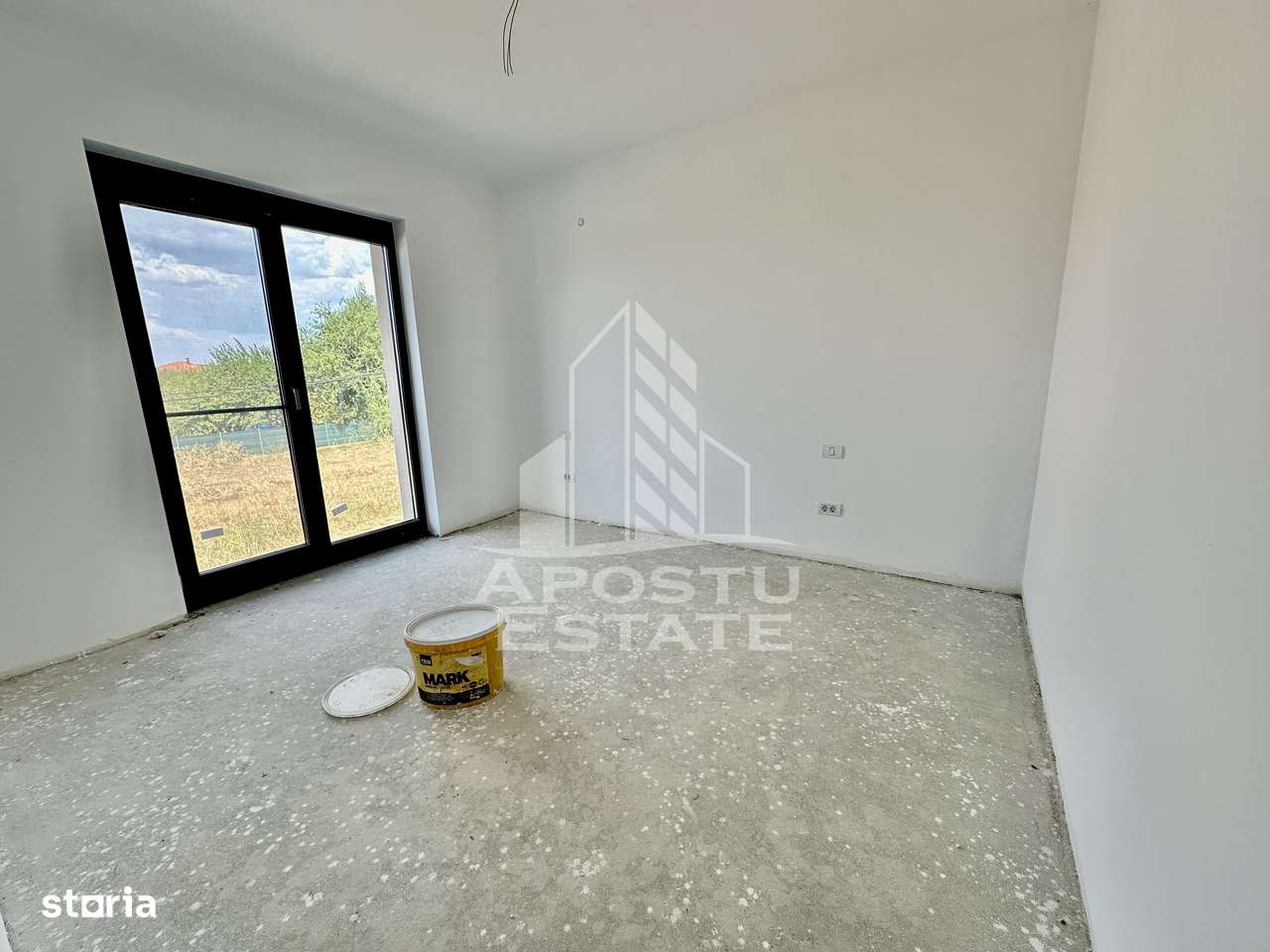 Duplex alipit cu 4 camere situat in vatra satului din Giroc - Imagine principală: 4/14