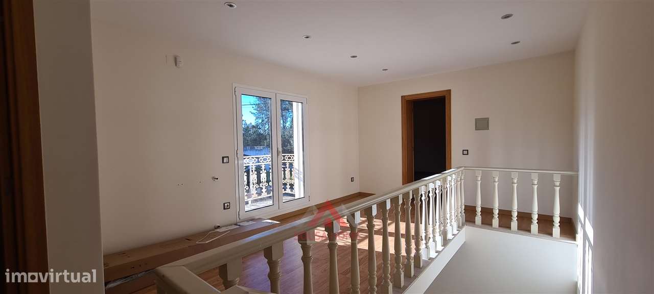 Moradia T7 + Sala c/ 100M2 + Terreno 4.666M2-21