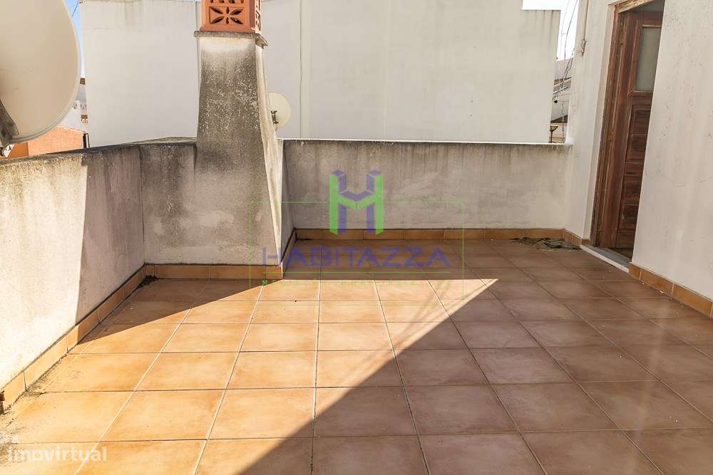 Moradia T2, com anexos e bom quintal, no coração da Praia da Luz-20